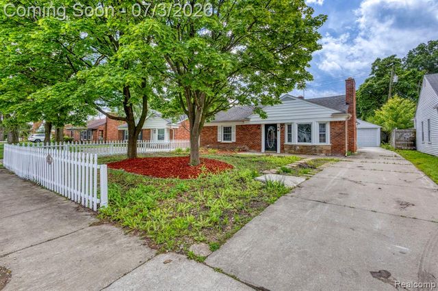 4335 W 14 Mile Road, Royal Oak, MI 48073