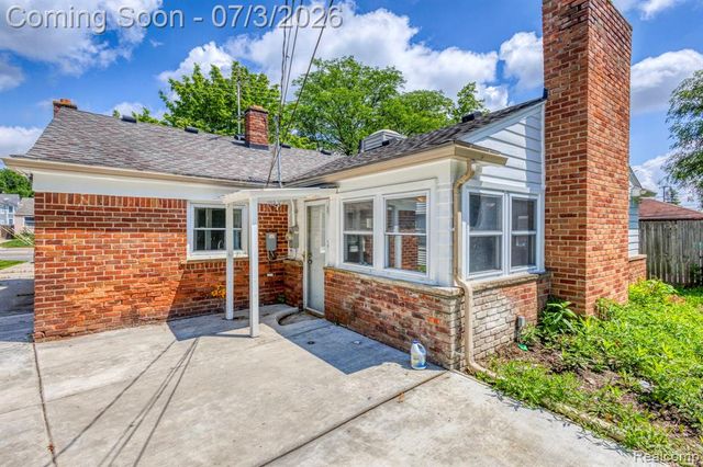 4335 W 14 Mile Road, Royal Oak, MI 48073