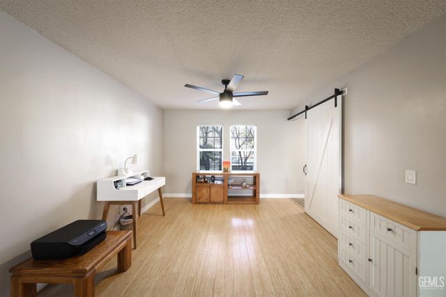 6400 Madonna Avenue, Bakersfield, CA 93308