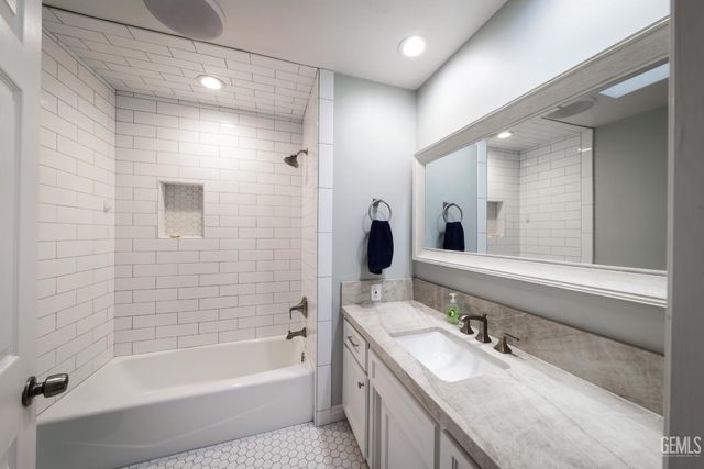 6400 Madonna Avenue, Bakersfield, CA 93308