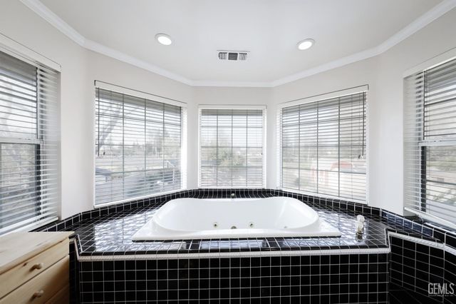 6400 Madonna Avenue, Bakersfield, CA 93308