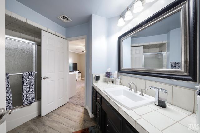 6400 Madonna Avenue, Bakersfield, CA 93308