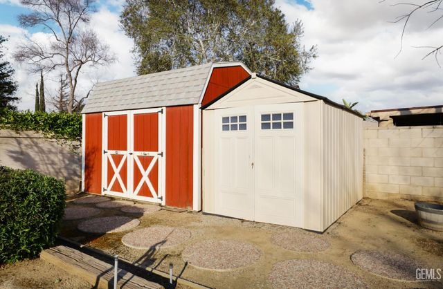 6400 Madonna Avenue, Bakersfield, CA 93308