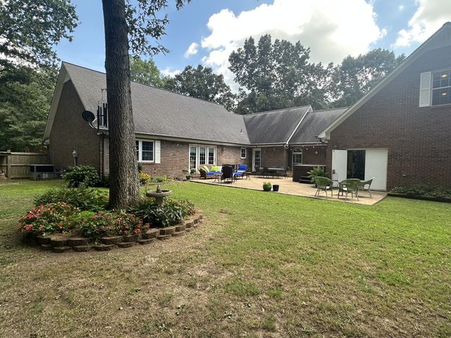 48 Woodland Cir, Lawrenceburg, TN 38464