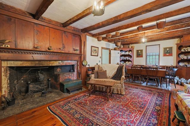 681 Washington St, Pembroke, MA 02359