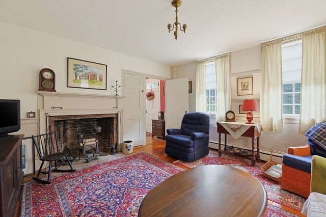 681 Washington St, Pembroke, MA 02359