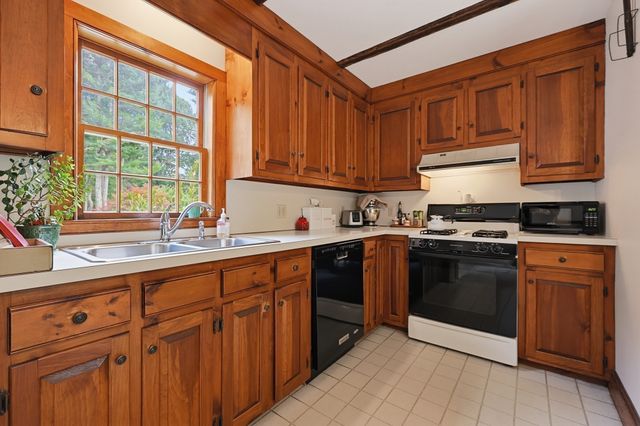681 Washington St, Pembroke, MA 02359