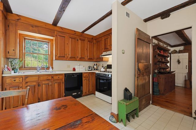 681 Washington St, Pembroke, MA 02359