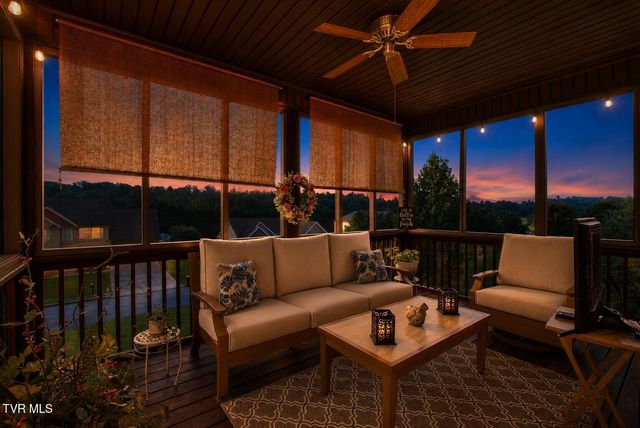 2011 Carson Way, Piney Flats, TN 37686