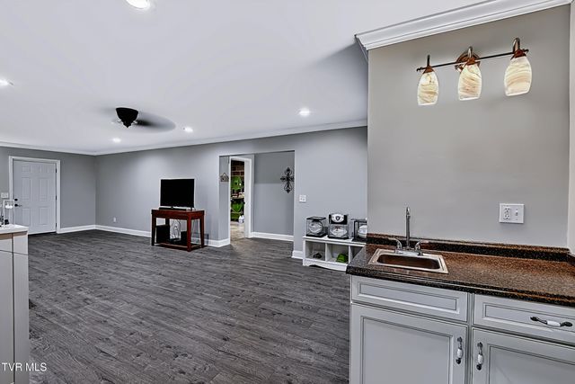 2011 Carson Way, Piney Flats, TN 37686