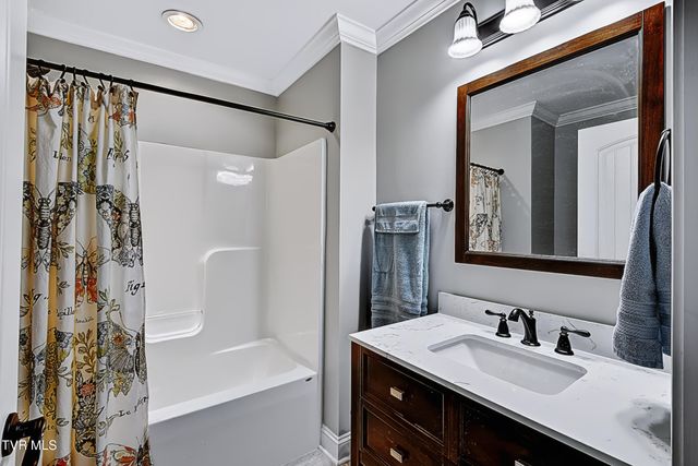 2011 Carson Way, Piney Flats, TN 37686