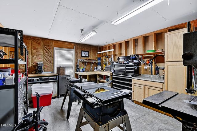 2011 Carson Way, Piney Flats, TN 37686