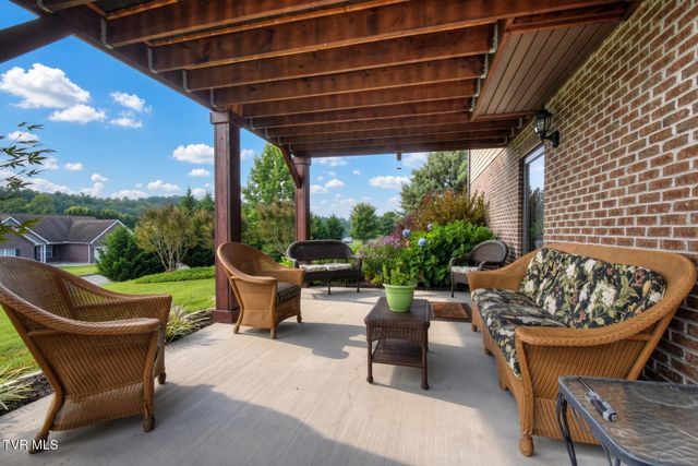 2011 Carson Way, Piney Flats, TN 37686