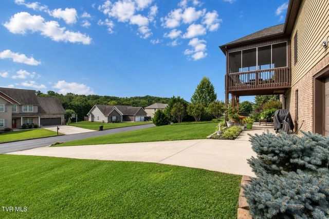 2011 Carson Way, Piney Flats, TN 37686