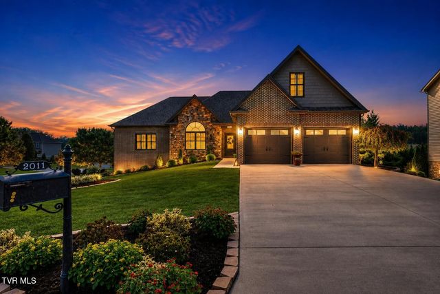 2011 Carson Way, Piney Flats, TN 37686