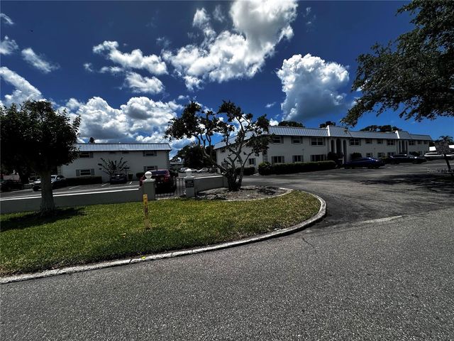 5800 HOLLYWOOD BOULEVARD 116, Sarasota, FL 34231