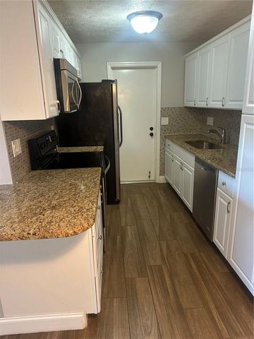 5800 HOLLYWOOD BOULEVARD 116, Sarasota, FL 34231