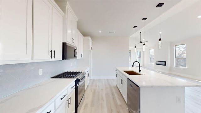 801 Birch Street, Grand Prairie, TX 75050