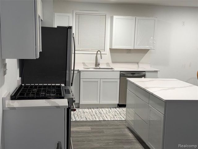 16291 Fairmount Drive, Detroit, MI 48205