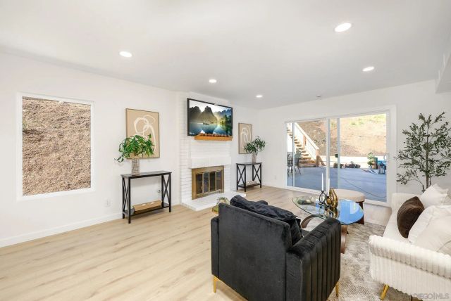 10720 Old Saybrook Dr, San Diego, CA 92129