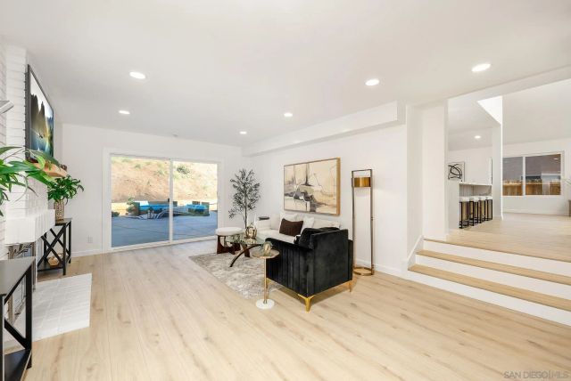 10720 Old Saybrook Dr, San Diego, CA 92129