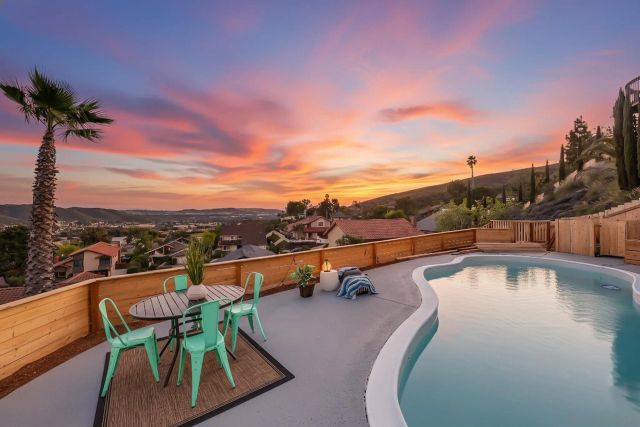 10720 Old Saybrook Dr, San Diego, CA 92129