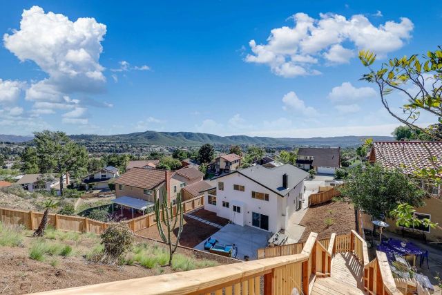 10720 Old Saybrook Dr, San Diego, CA 92129