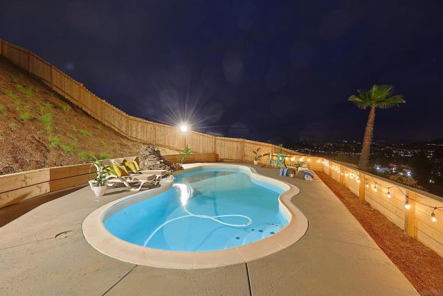 10720 Old Saybrook Dr, San Diego, CA 92129