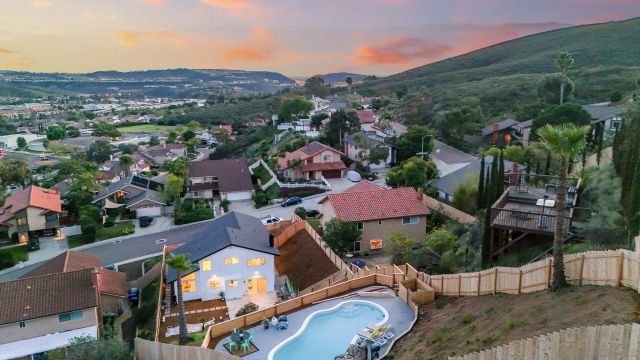 10720 Old Saybrook Dr, San Diego, CA 92129