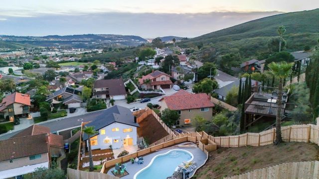 10720 Old Saybrook Dr, San Diego, CA 92129