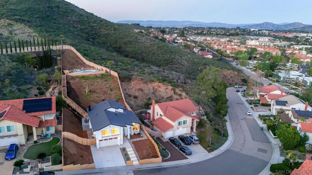 10720 Old Saybrook Dr, San Diego, CA 92129