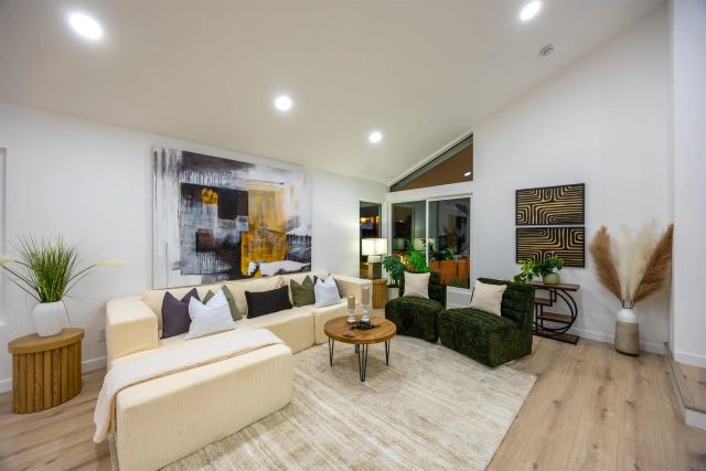 10720 Old Saybrook Dr, San Diego, CA 92129