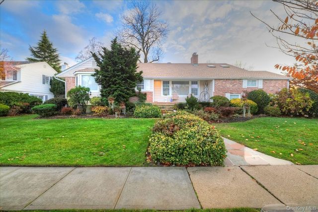 58 Allen Road, Rockville Centre, NY 11570