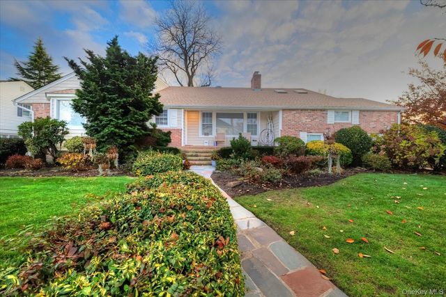 58 Allen Road, Rockville Centre, NY 11570