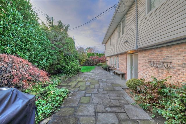 58 Allen Road, Rockville Centre, NY 11570