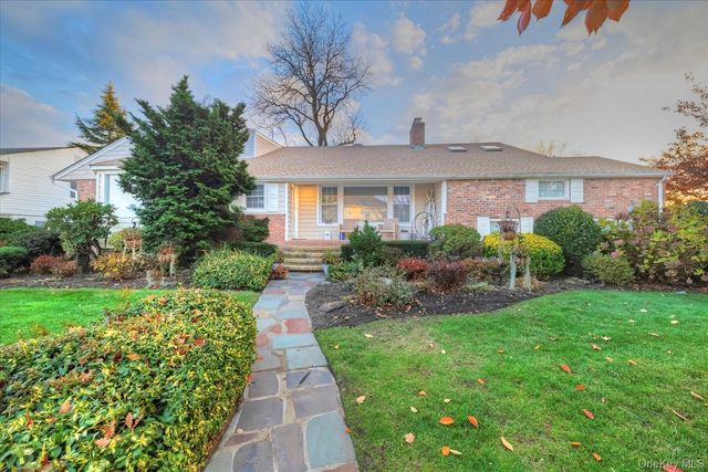 58 Allen Road, Rockville Centre, NY 11570