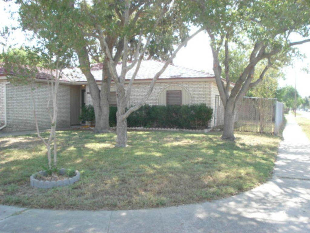 2222 Meadowgrove Dr, Corpus Christi, TX 78414
