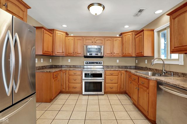 5832 E Mahalasville Road, Morgantown, IN 46160