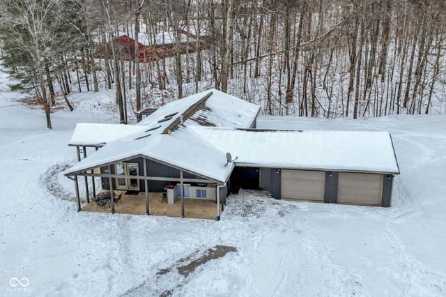 5832 E Mahalasville Road, Morgantown, IN 46160