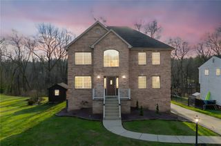699 Surfside Dr, Plum Boro, PA 15239
