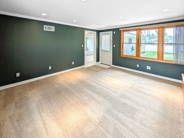 14 Myrna Rd, Framingham, MA 01701