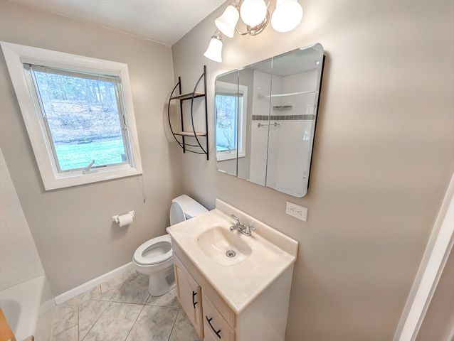 14 Myrna Rd, Framingham, MA 01701