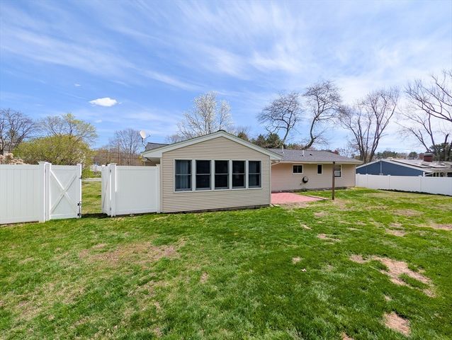 14 Myrna Rd, Framingham, MA 01701