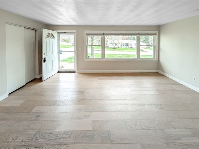 14 Myrna Rd, Framingham, MA 01701