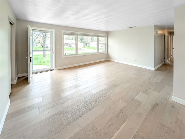 14 Myrna Rd, Framingham, MA 01701