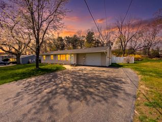 14 Myrna Rd, Framingham, MA 01701