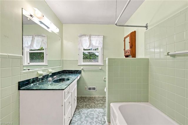 5923 ARCADIA Drive, Greensboro, NC 27410