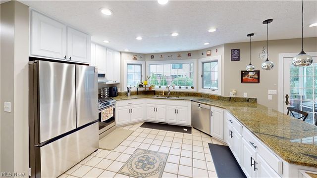 3020 Fox Burrow Drive, Stow, OH 44224