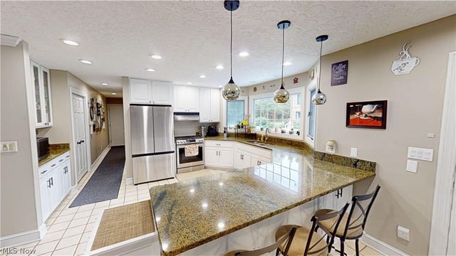 3020 Fox Burrow Drive, Stow, OH 44224