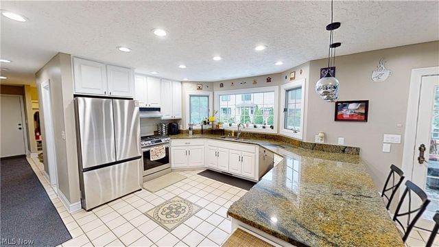 3020 Fox Burrow Drive, Stow, OH 44224